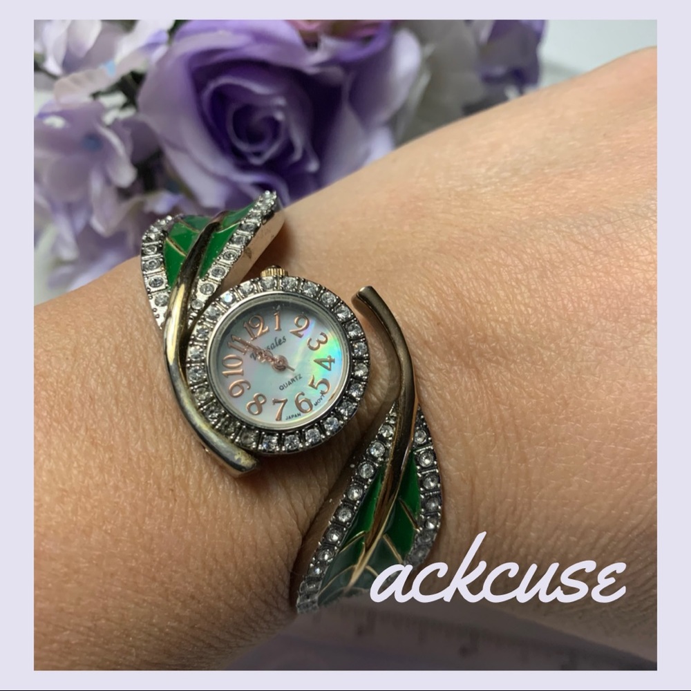 Ladies Floral Flower Leaf Elegant Bangle Cuff☘️